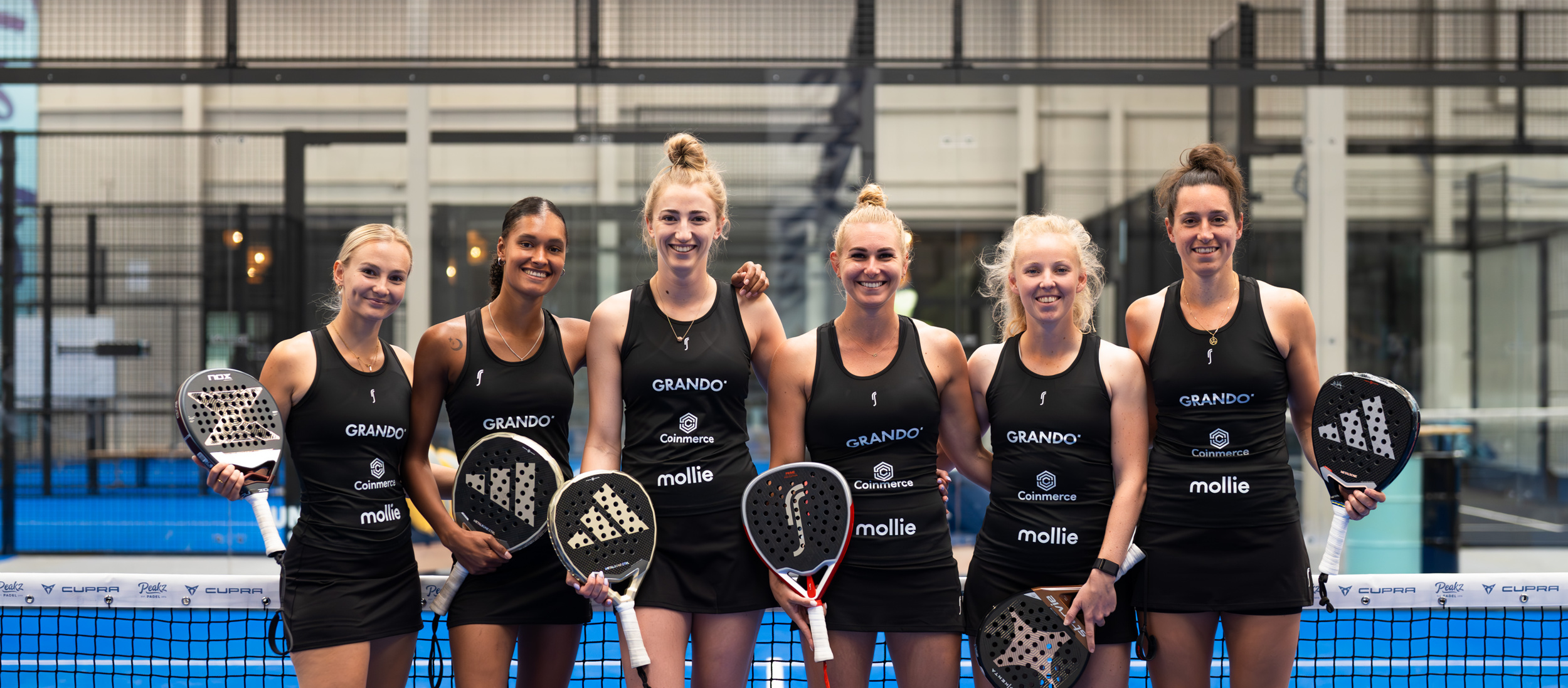 Peakz dames padel teamfoto