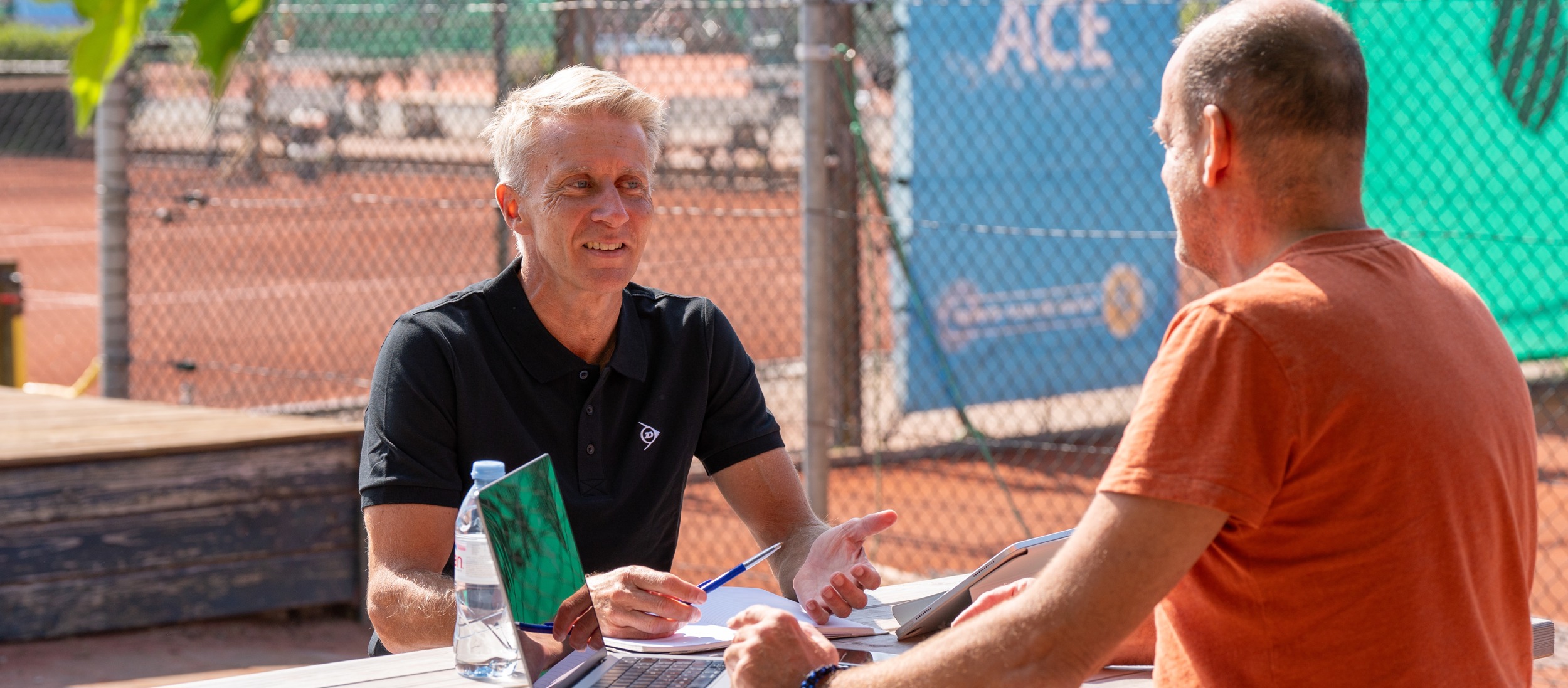 Vrijwilligers praten