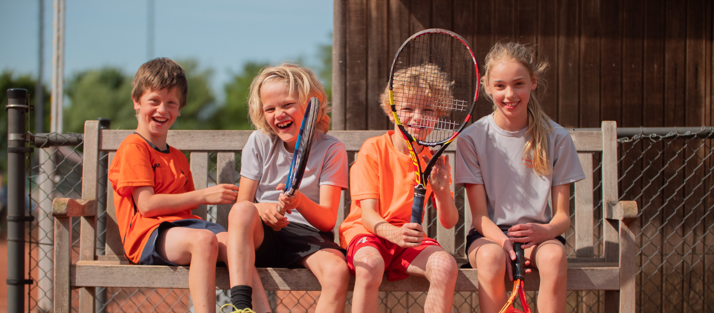 Vriendjesmaand op het bankje