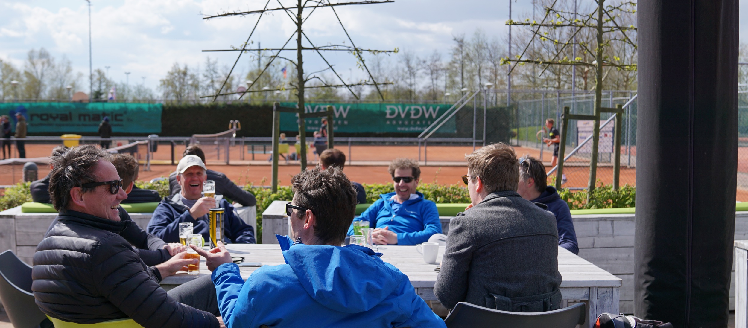 gezelligheid op het terras biertje doen